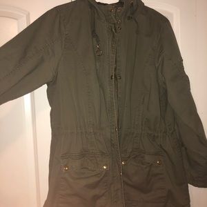 very cute, army green jacket!
